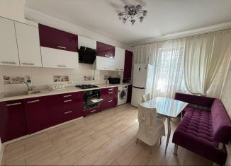 Продаю 1-ком. квартиру, 44 м2, Евпатория, улица 9 Мая, 90