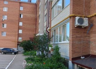 Продается 2-ком. квартира, 61.1 м2, поселок городского типа Стройкерамика, Школьная улица, 11