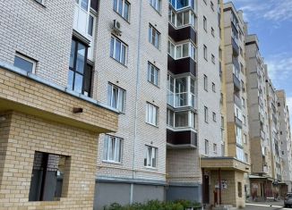 Продам 2-ком. квартиру, 58.2 м2, Псковская область, улица Михаила Егорова, 2А
