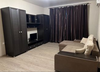 Сдам в аренду 1-ком. квартиру, 50 м2, Краснодар, микрорайон Юбилейный, улица 70-летия Октября, 1/3