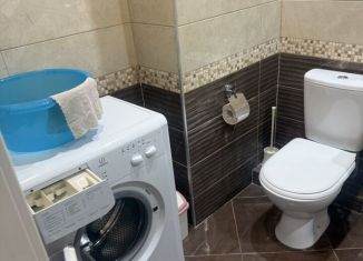 Сдаю в аренду однокомнатную квартиру, 52 м2, Геленджик, улица Суворова, 29