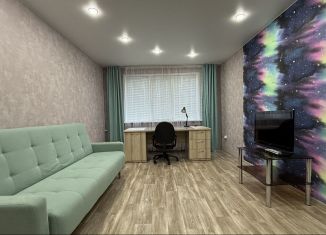 Продается трехкомнатная квартира, 80 м2, Чайковский, улица Азина, 11