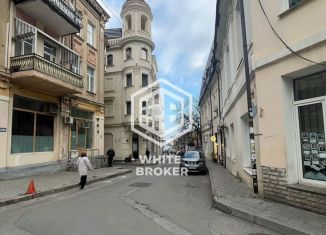 Продаю четырехкомнатную квартиру, 100 м2, Ялта, Морская улица, 5