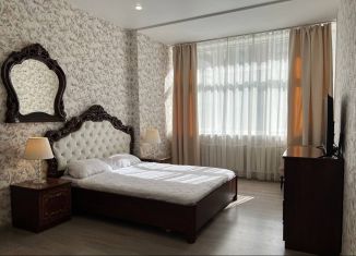 Сдача в аренду 1-ком. квартиры, 41 м2, Екатеринбург, улица Хохрякова, 72, метро Геологическая