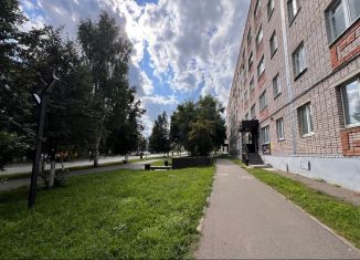 Продам помещение свободного назначения, 32.5 м2, Азнакаево, улица Нефтяников, 21