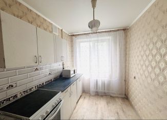 Продаю 2-ком. квартиру, 43.8 м2, Тобольск, 6-й микрорайон, 10