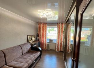 Продаю трехкомнатную квартиру, 60 м2, Сланцы, улица Чкалова, 13