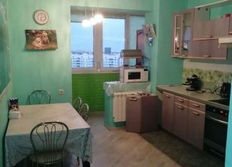 Сдам трехкомнатную квартиру, 100 м2, Москва, улица Маршала Савицкого, 30к1, станция Щербинка