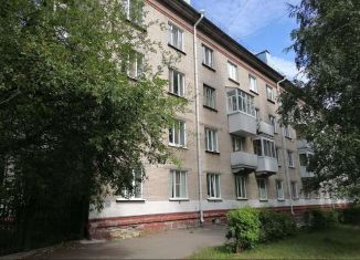 Продается двухкомнатная квартира, 60 м2, Северск, улица 40 лет Октября, 3