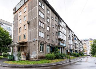 Продам 3-комнатную квартиру, 62 м2, Кемеровская область, Кузнецкстроевский проспект, 34