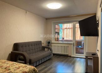 Продам 2-ком. квартиру, 43 м2, Новосибирск, улица Петухова, 132, Кировский район