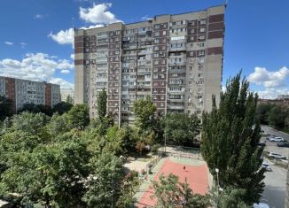 Продажа 3-ком. квартиры, 70 м2, Волгоград, улица Хользунова, 36/4