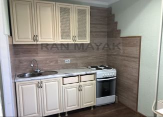 Продается 2-ком. квартира, 50 м2, Майкоп, Пролетарская улица, 449