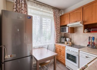 Сдам в аренду 3-ком. квартиру, 58 м2, Санкт-Петербург, улица Асафьева, 2к2, муниципальный округ Шувалово-Озерки