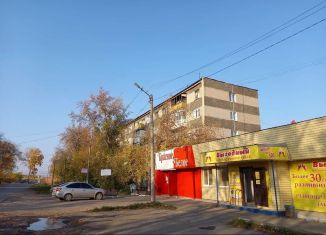 Сдаю в аренду 1-ком. квартиру, 38 м2, Богданович, Октябрьская улица, 1