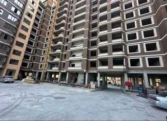 Продаю 2-комнатную квартиру, 81 м2, Хасавюрт, улица Акаева, 4