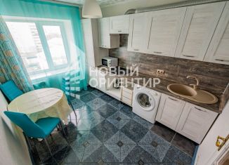 Продажа 3-ком. квартиры, 65 м2, Екатеринбург, улица Победы, 37, метро Проспект Космонавтов