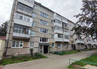 Продаю 2-ком. квартиру, 40 м2, Каменск-Уральский, улица Крылова, 11