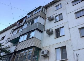 Продам двухкомнатную квартиру, 43 м2, Волжский, улица Александрова, 4