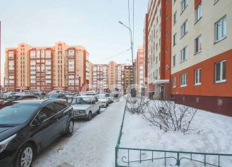 Продажа трехкомнатной квартиры, 65 м2, Тюмень, улица Домостроителей, 38