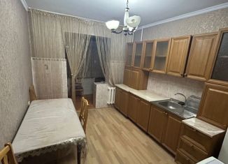 Сдаю в аренду 3-ком. квартиру, 74 м2, Грозный, улица Полярников, 52, Ахматовский район