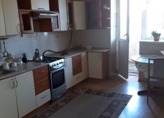 Сдается в аренду 3-комнатная квартира, 90 м2, Омская область, улица Крупской, 6/1