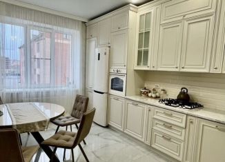 Продается 3-ком. квартира, 117 м2, Владикавказ, улица Курсантов-Кировцев, 29к2