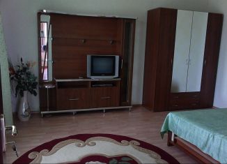 Сдача в аренду 2-ком. квартиры, 65 м2, Севастополь, улица Железнякова, 8