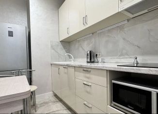 Продам 2-ком. квартиру, 50 м2, Сочи, улица Дмитриевой, 5, микрорайон Светлана