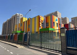 Продаю 2-ком. квартиру, 50 м2, Краснодар, улица Петра Метальникова, 36, ЖК Лучший