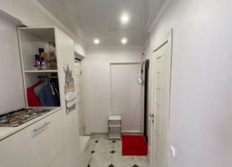 Сдам 2-комнатную квартиру, 50 м2, Сочи, улица Макаренко, 5