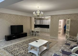 Сдается 3-ком. квартира, 130 м2, Махачкала, улица Тулпара Мусалаева, 16, ЖК Лазурный Берег
