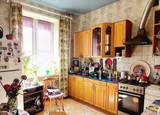 Продаю 2-комнатную квартиру, 66 м2, Великие Луки, Октябрьский проспект, 29/45