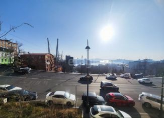 Продаю 4-ком. квартиру, 78 м2, Приморский край, улица Суханова, 11