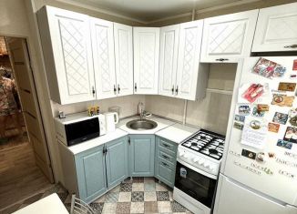 Продаю 3-комнатную квартиру, 60 м2, Салават, улица Калинина, 13