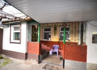 4-комнатная квартира на продажу, 60 м2, Евпатория, улица Ивана Петриченко, 4