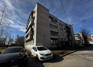 Продаю 3-ком. квартиру, 45 м2, Ломоносов, улица Красного Флота, 6к2