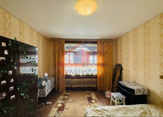 Продам 1-ком. квартиру, 19 м2, Старый Оскол, улица Калинина, 1/4