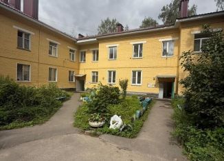Продам 3-ком. квартиру, 59.3 м2, посёлок городского типа Селятино, Вокзальная улица, 3