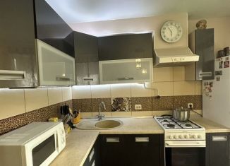 Продажа 4-ком. квартиры, 79 м2, Серов, улица Ленина