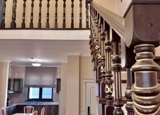 Сдаю в аренду 3-ком. квартиру, 100 м2, Сочи, Ломоносовская улица, 2, микрорайон Яна Фабрициуса