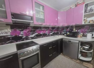 Продаю 2-комнатную квартиру, 50.4 м2, Тюмень, улица Домостроителей, 8