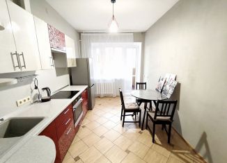 1-комнатная квартира в аренду, 52 м2, Уфа, улица Цюрупы, 44/2