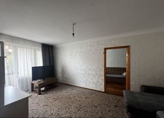 Сдаю двухкомнатную квартиру, 45 м2, Грозный, улица Л.И. Яшина, 28, 4-й микрорайон