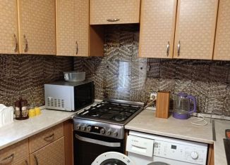 Сдача в аренду 2-ком. квартиры, 49 м2, Кингисепп, улица Воровского, 11