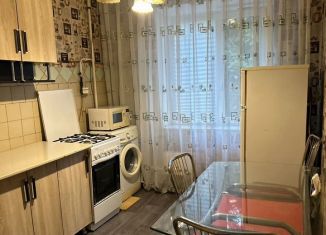 Сдаю 3-комнатную квартиру, 60 м2, Майкоп, улица Коммунаров, 13