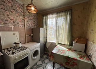 Сдается в аренду двухкомнатная квартира, 53 м2, Старый Оскол, Комсомольский проспект, 3