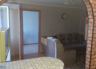 Сдается в аренду трехкомнатная квартира, 52 м2, Крымск, Слободская улица, 104Б