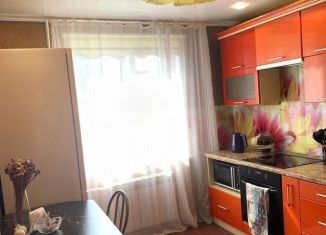 Сдается в аренду 2-ком. квартира, 54 м2, Псков, улица Генерала Маргелова, 11