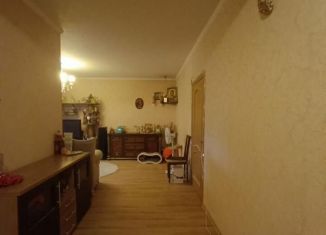 Сдача в аренду 2-комнатной квартиры, 104.2 м2, Тобольск, 9-й микрорайон, 34Б